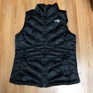 Large black north face vest